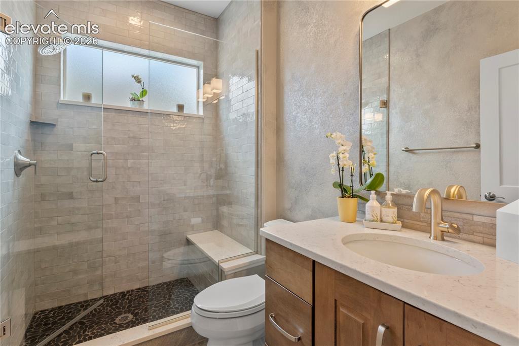 Image 26 of 48: Bathroom