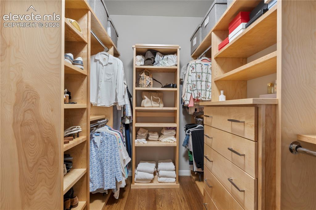 Image 33 of 48: Closet
