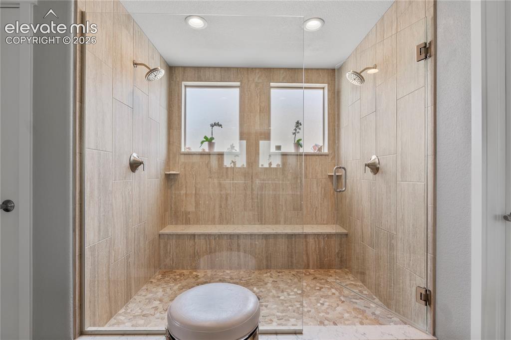 Image 36 of 48: Bathroom