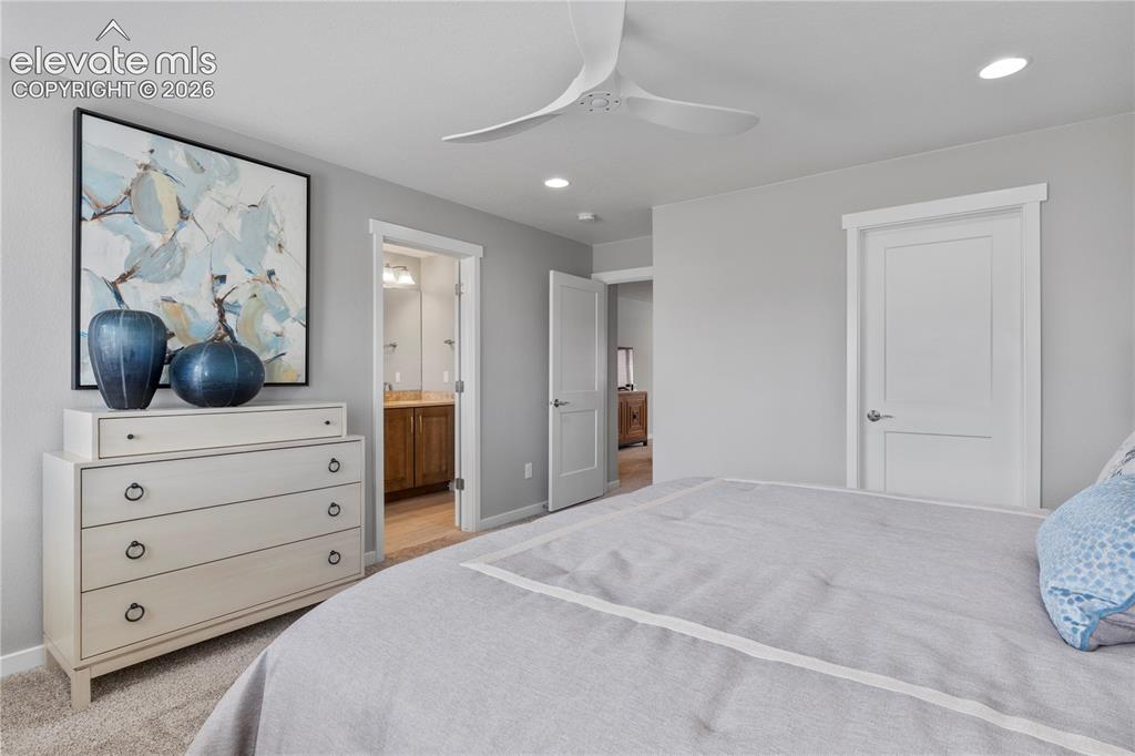 Image 41 of 48: Bedroom