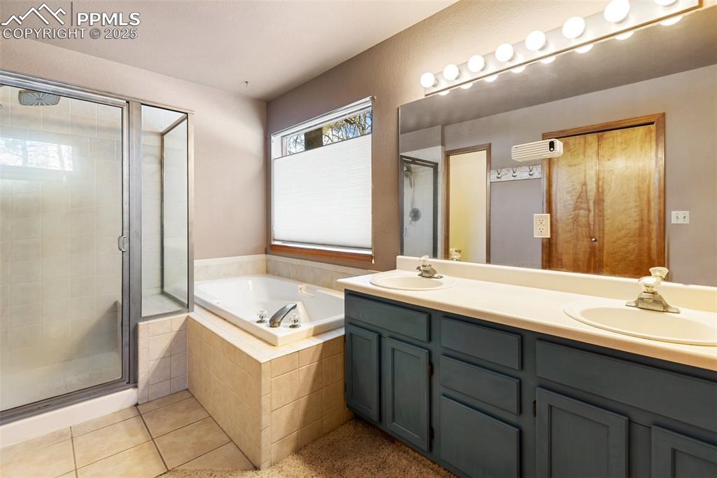 Image 15 of 34: Primary Bath - 5-Piece