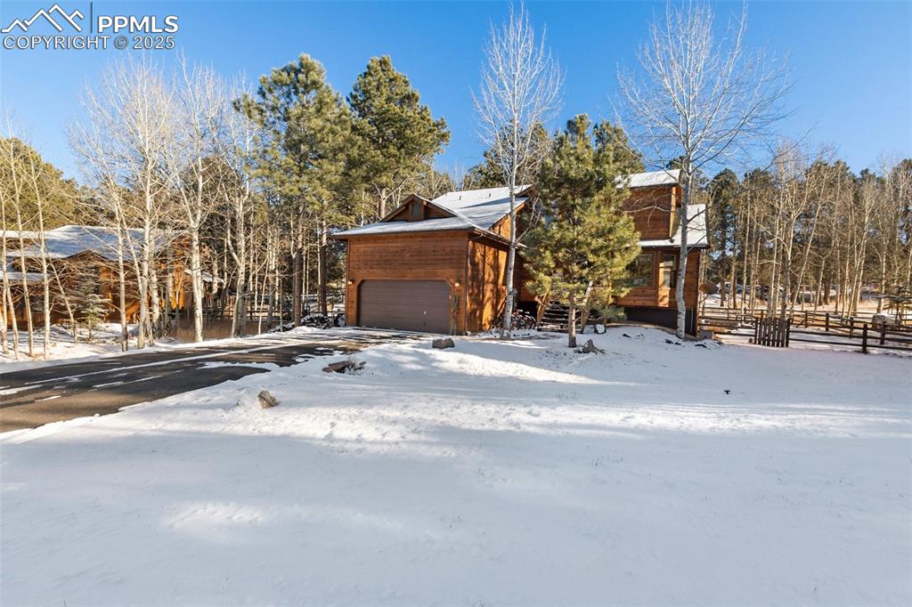 Image 3 of 34: Front yard