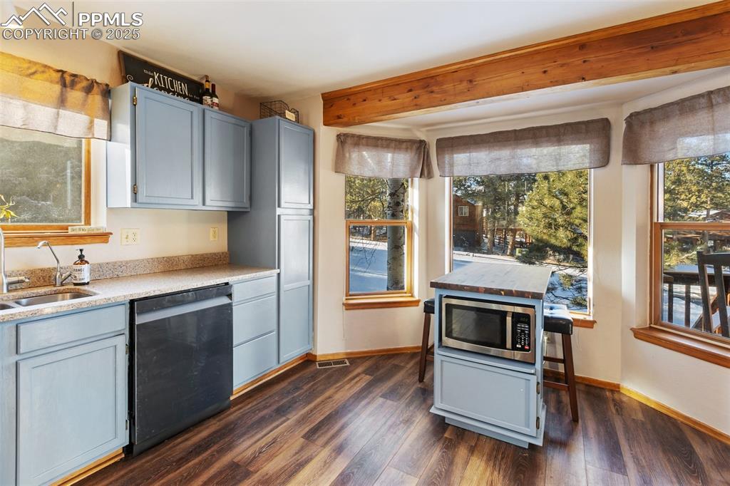 Image 9 of 34: Kitchen