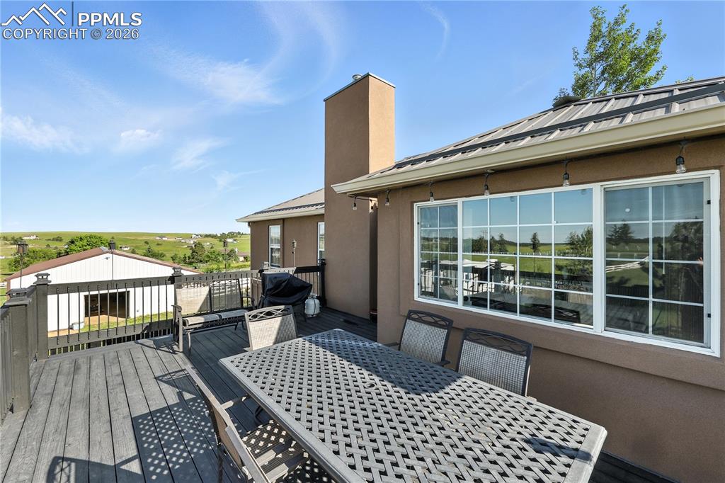 Image 11 of 43: Deck