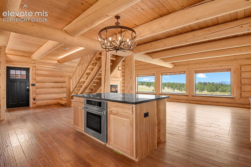Image 10 of 45: Kitchen