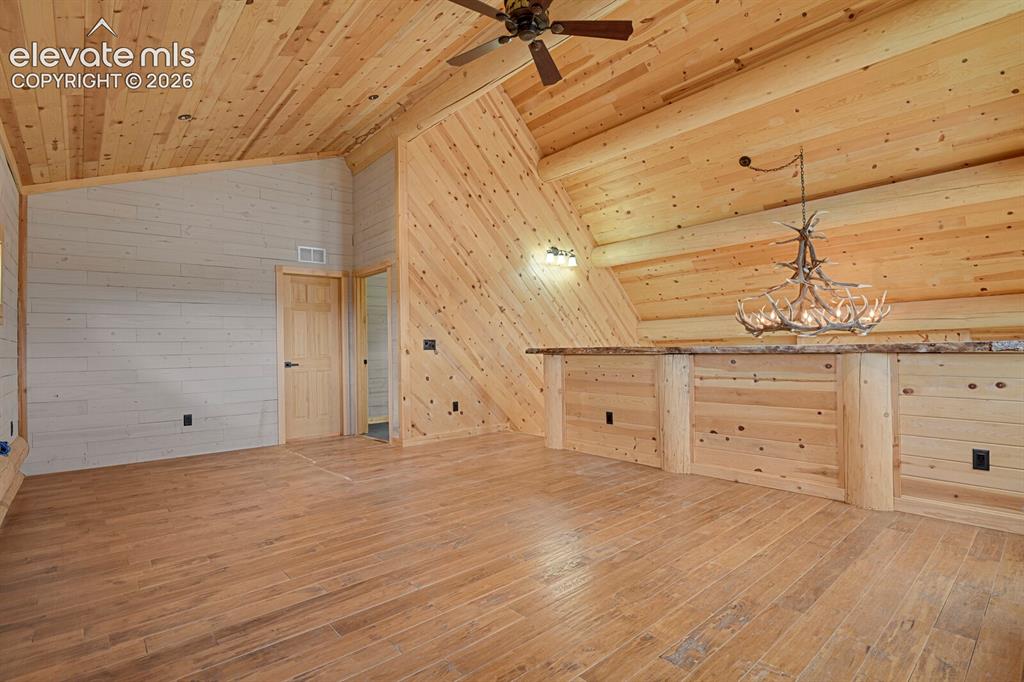 Image 21 of 45: Bonus Room