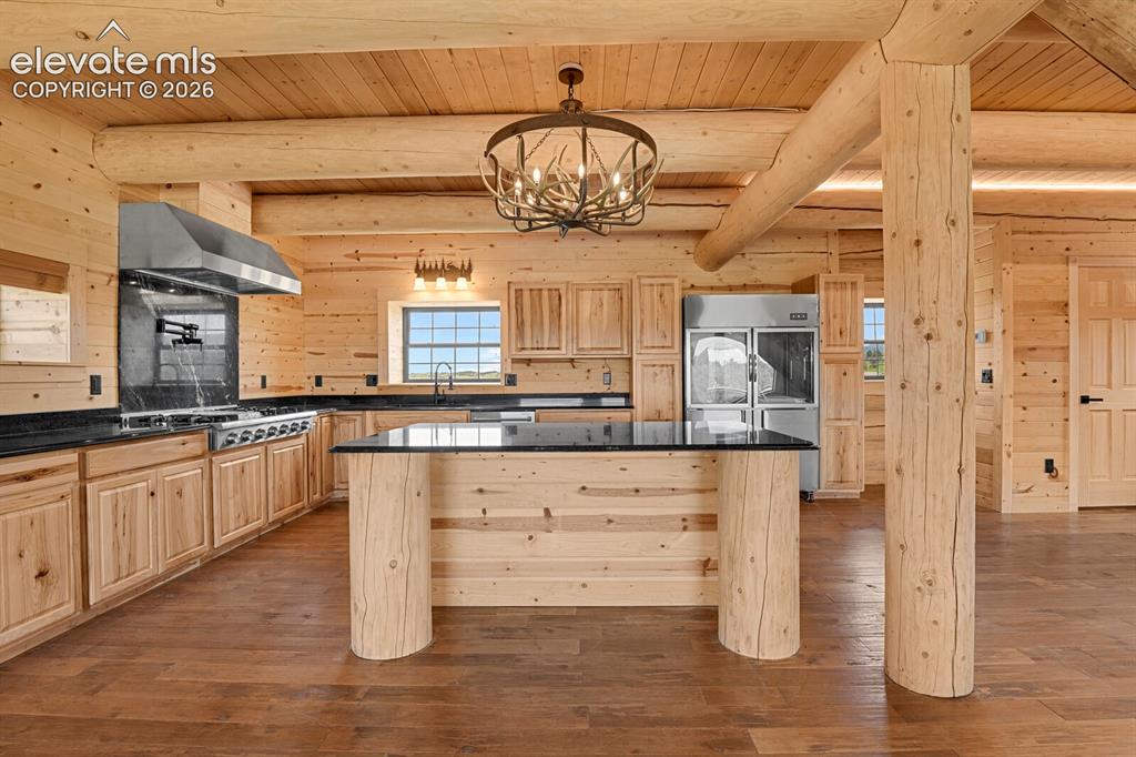 Image 6 of 45: Kitchen
