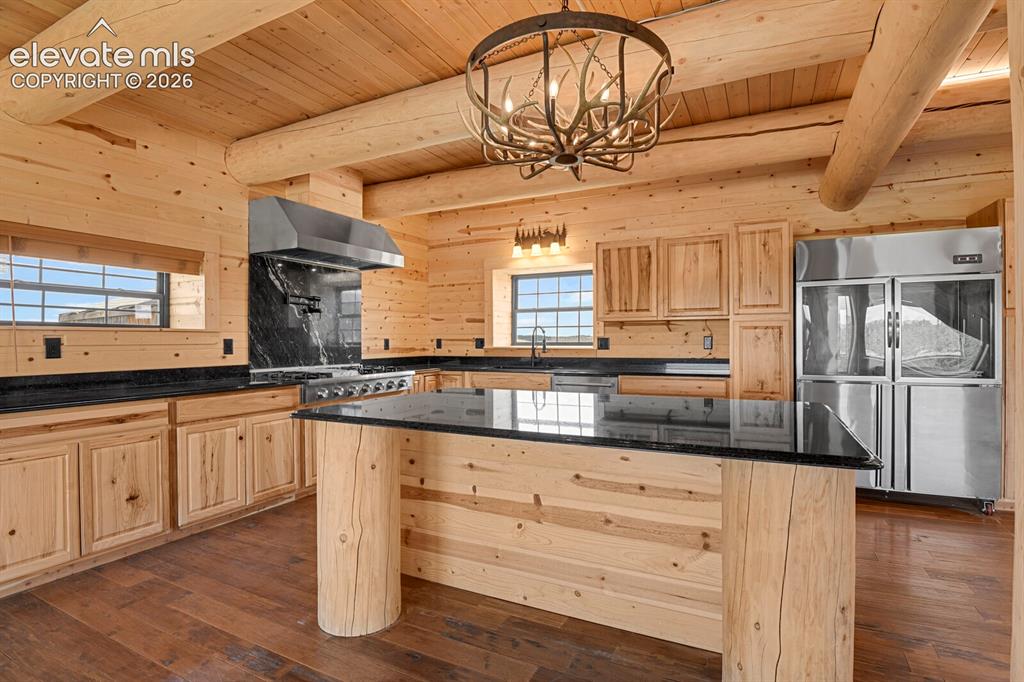 Image 8 of 45: Kitchen