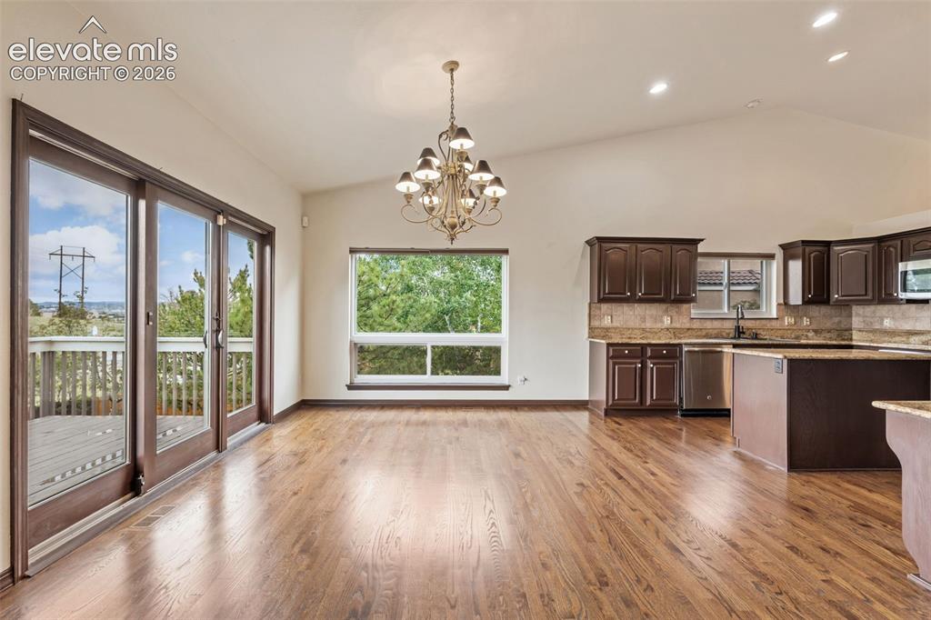 Image 10 of 47: Dining Area