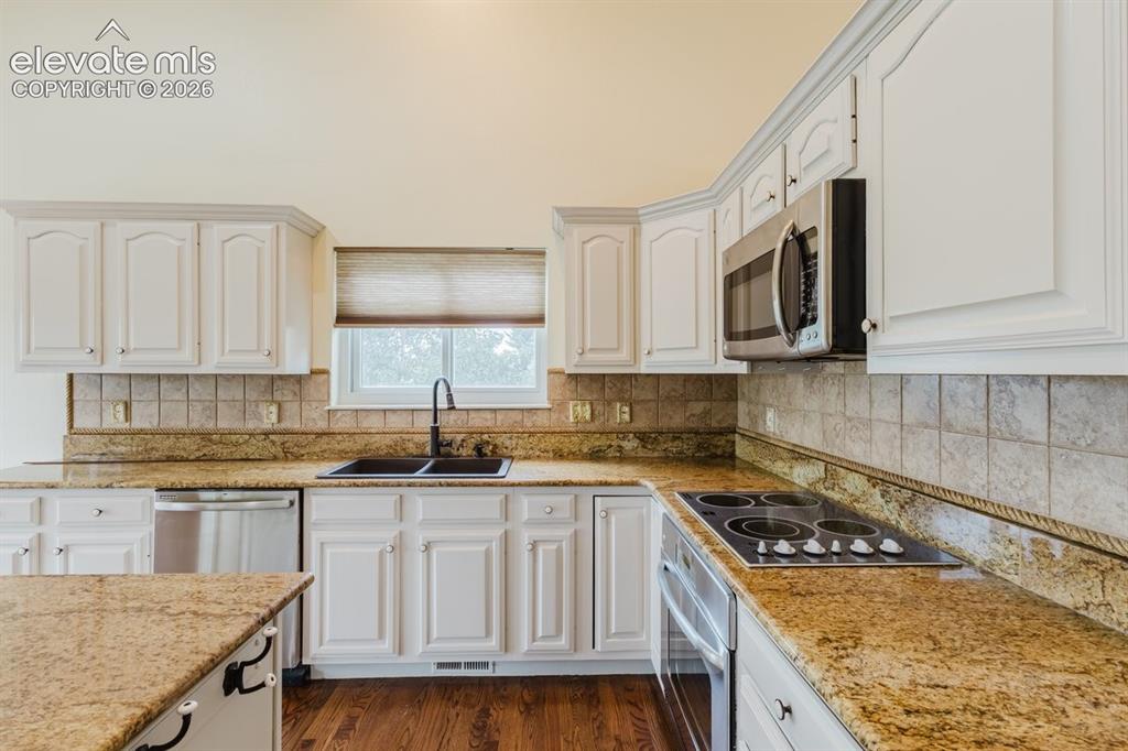 Image 11 of 43: Kitchen