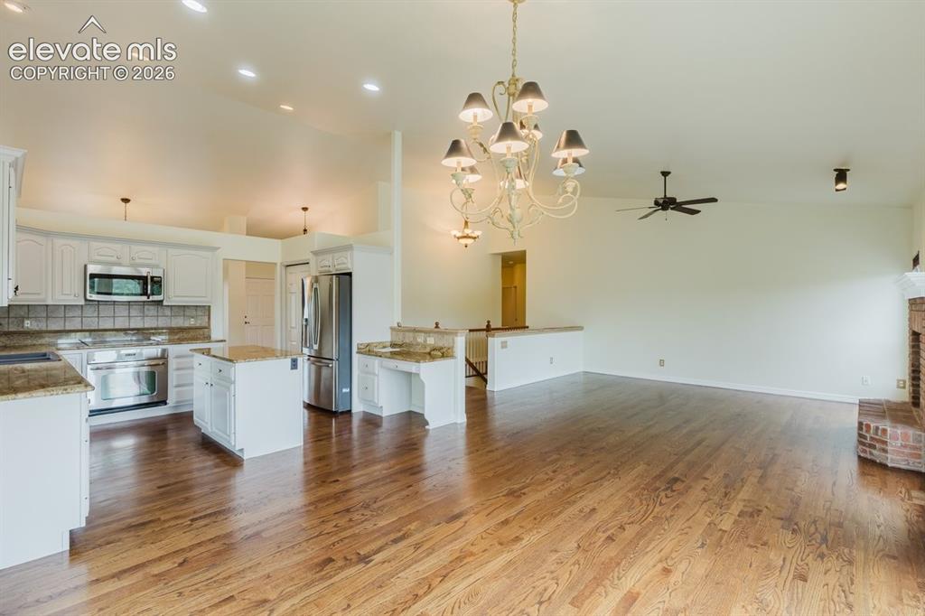 Image 16 of 43: Living Room