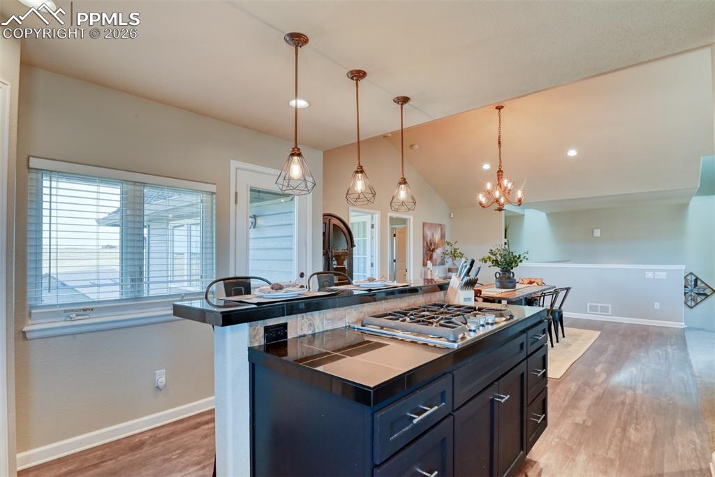 Image 19 of 50: Kitchen