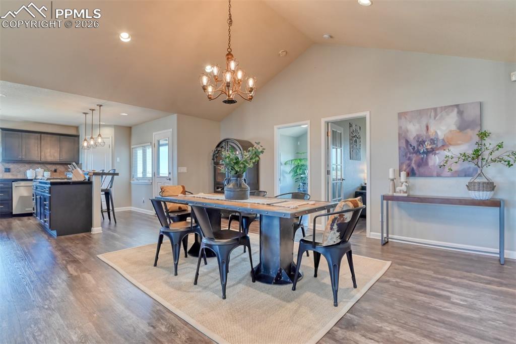 Image 24 of 50: Dining Area