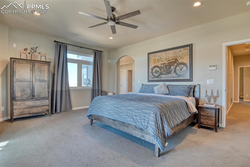 Image 30 of 50: Bedroom