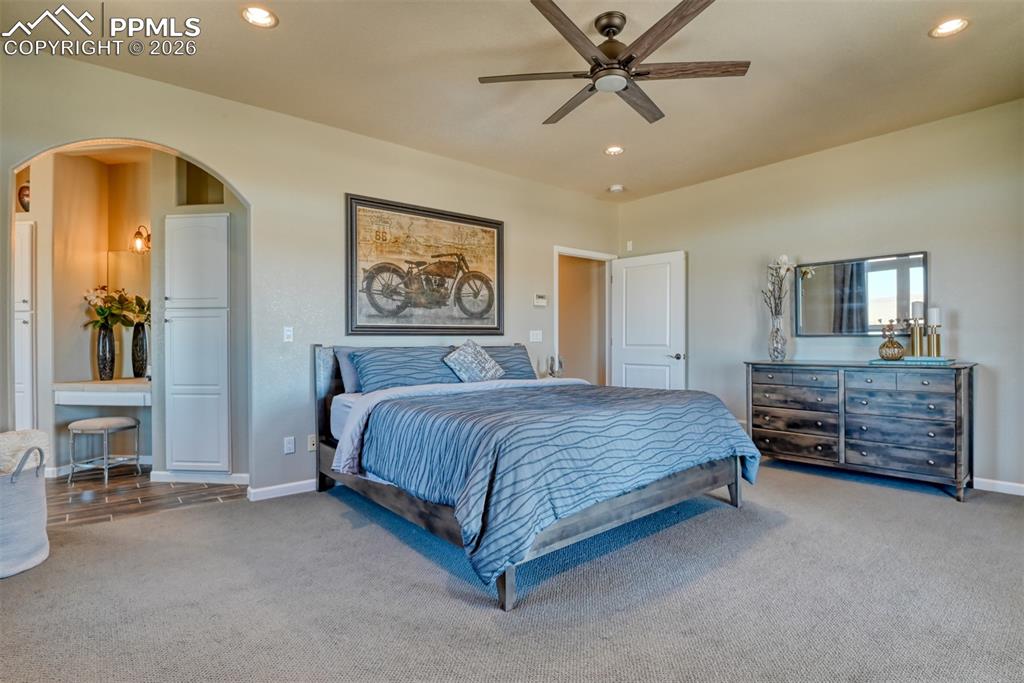 Image 31 of 50: Bedroom