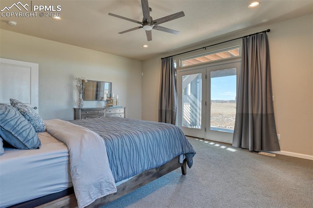 Image 32 of 50: Bedroom