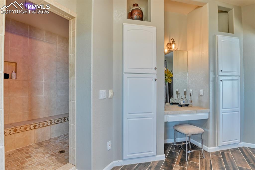 Image 36 of 50: Bathroom