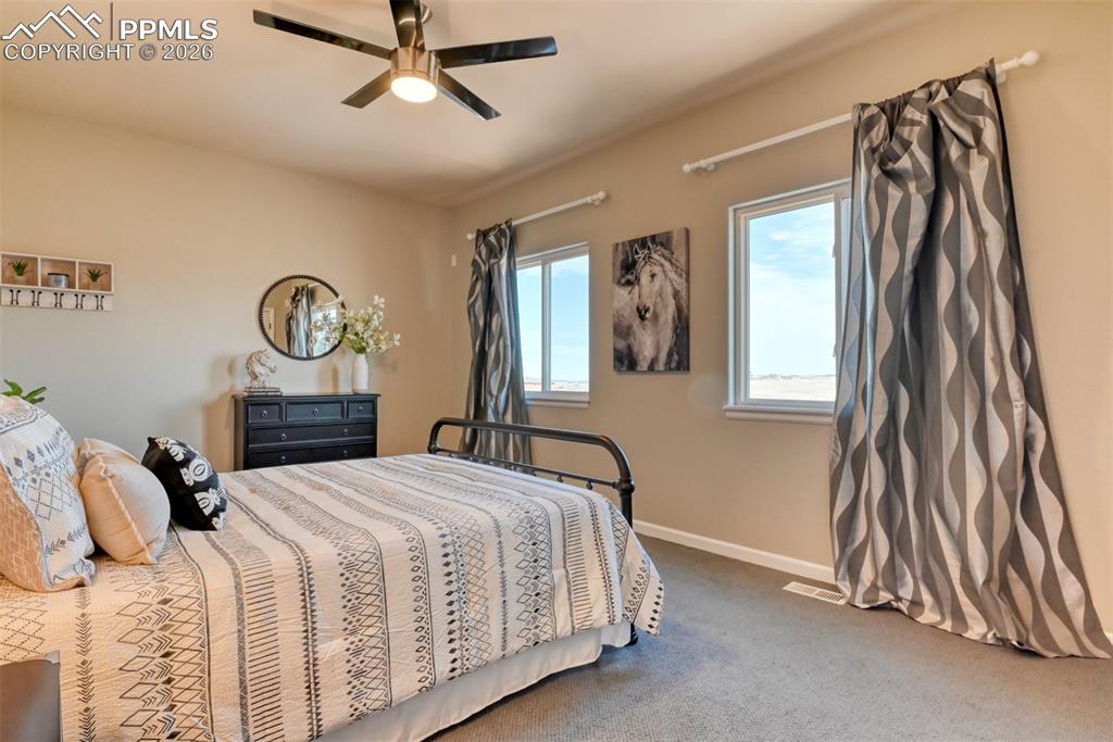 Image 38 of 50: Bedroom