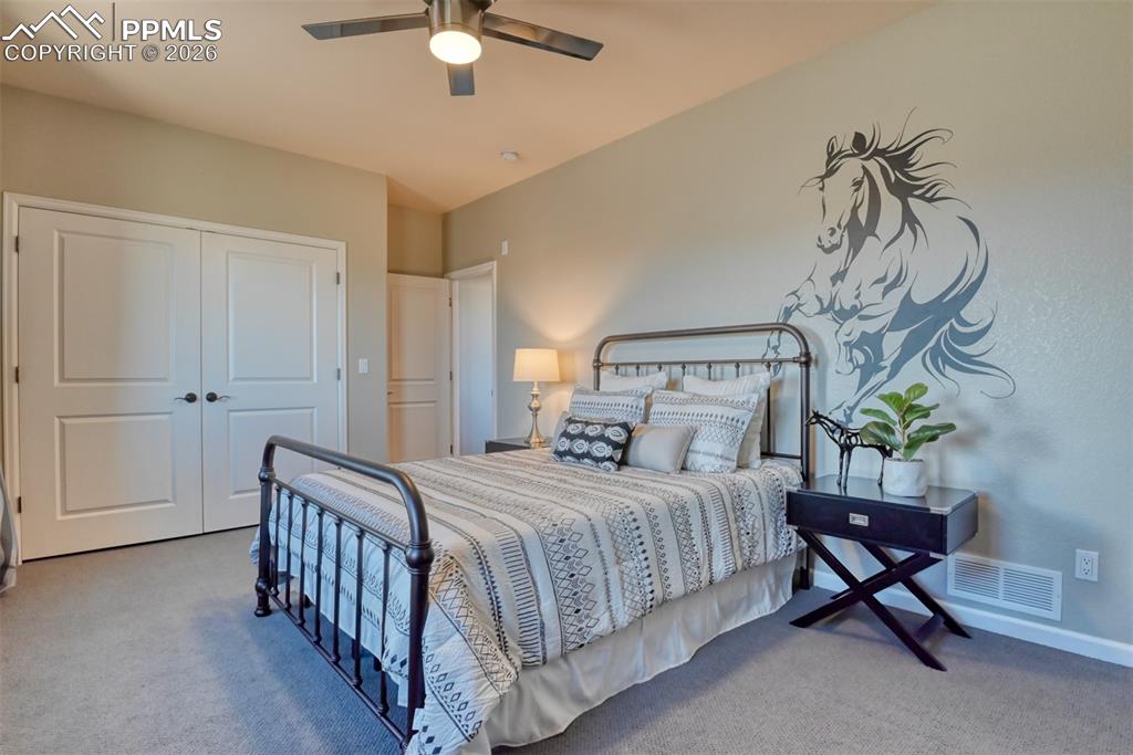 Image 39 of 50: Bedroom