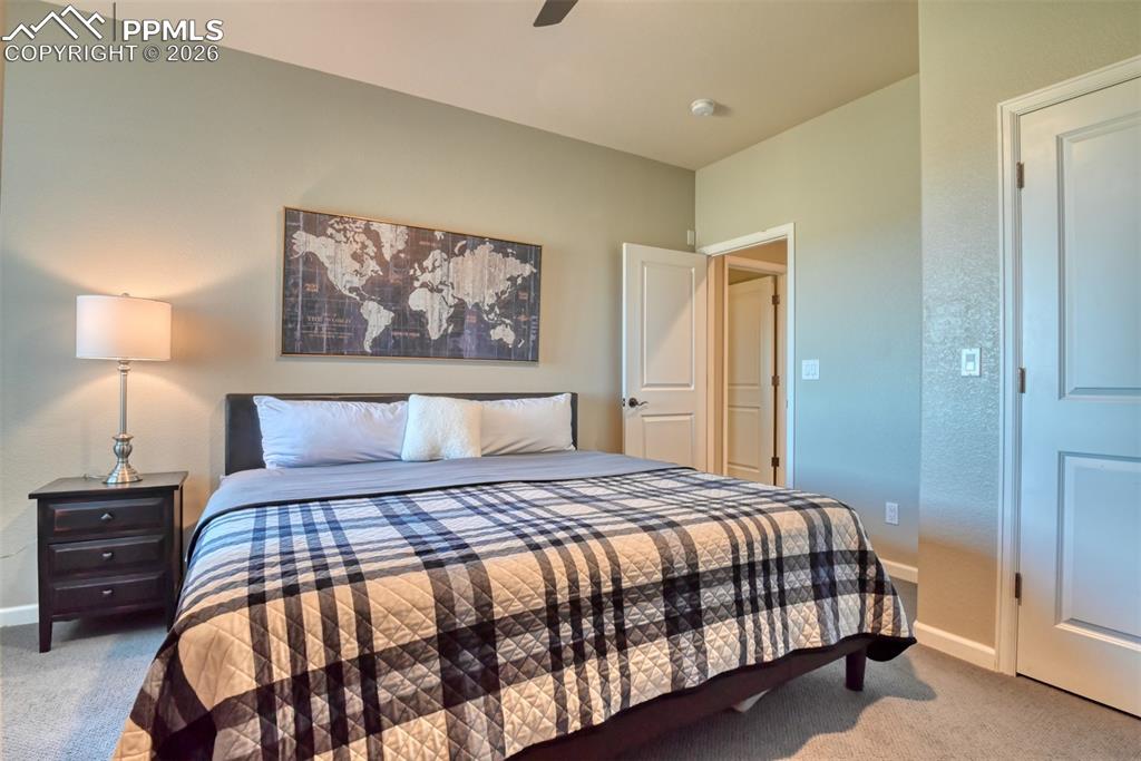 Image 40 of 50: Bedroom