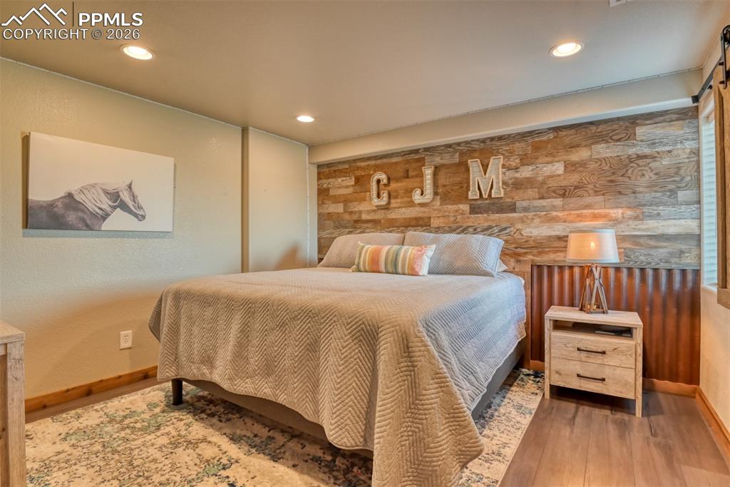 Image 45 of 50: Bedroom