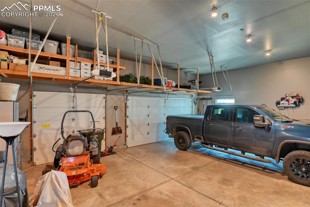 Image 49 of 50: Garage