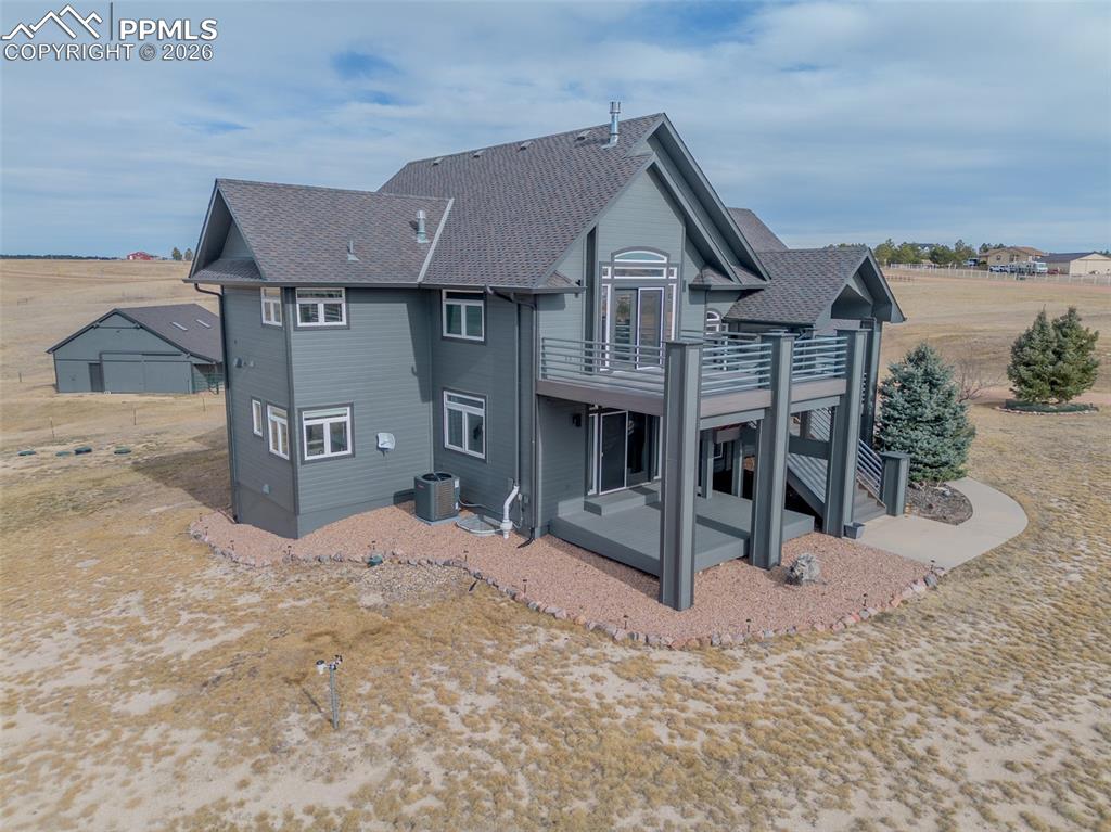 Image 9 of 50: Back of Structure