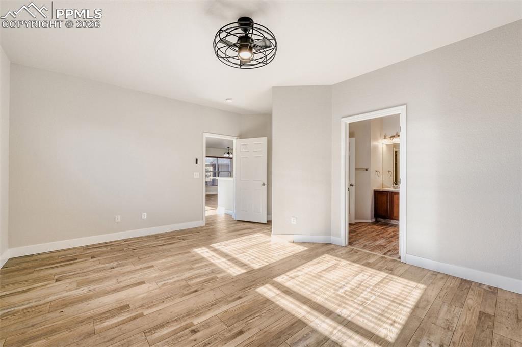 Image 10 of 40: Bedroom