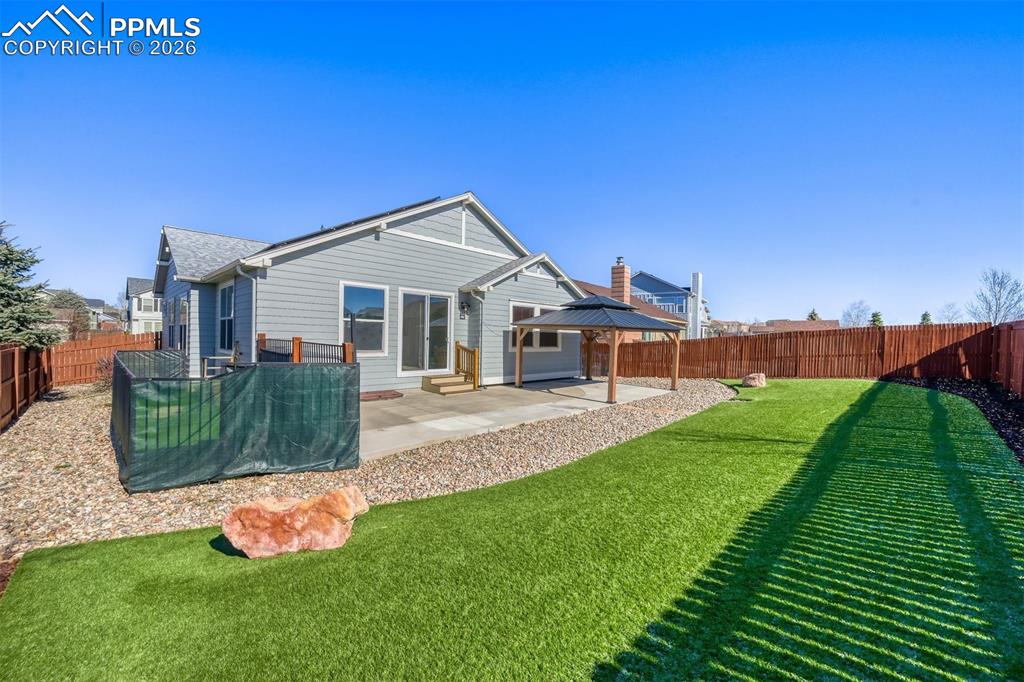 Image 28 of 40: Back of Structure