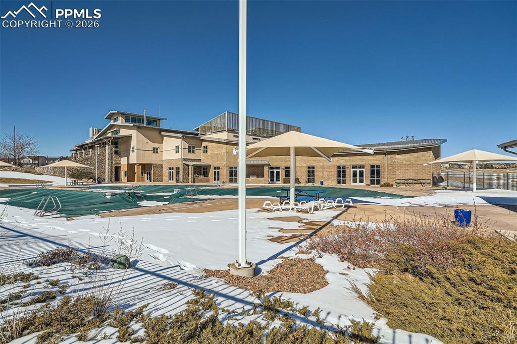 Image 38 of 40: Pool