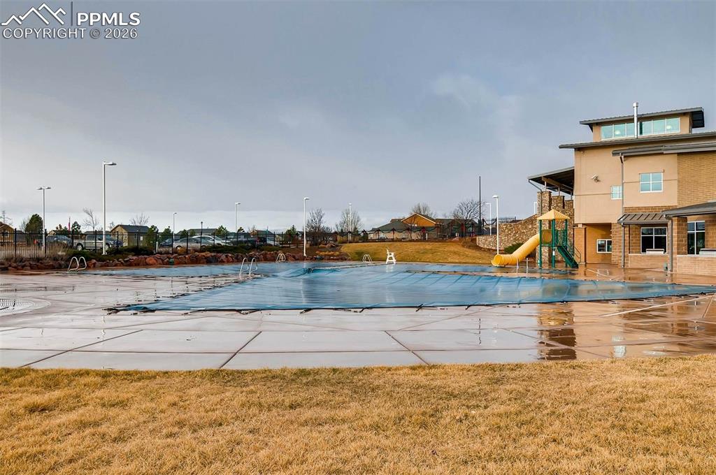 Image 39 of 40: Pool