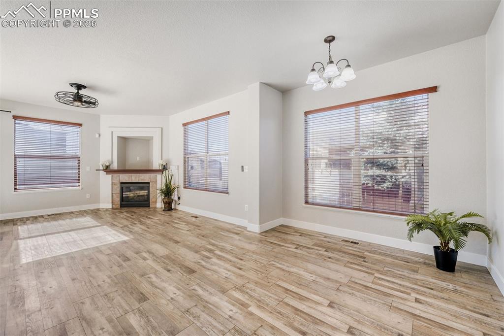 Image 6 of 40: Living Room