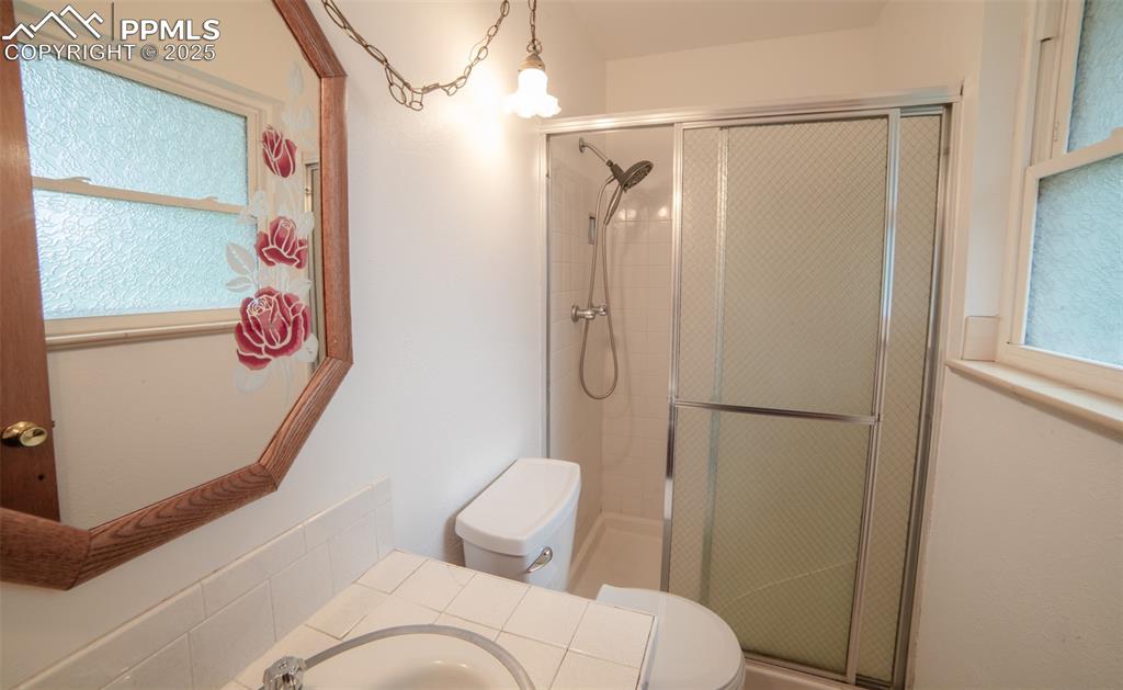 Image 10 of 24: Bathroom