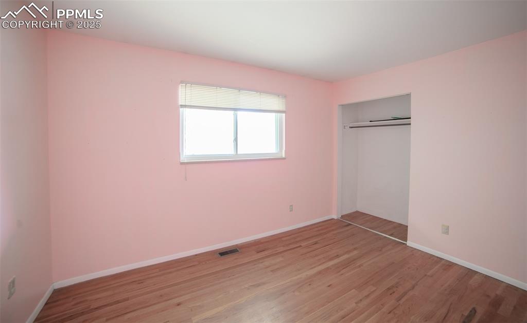 Image 12 of 24: Bedroom