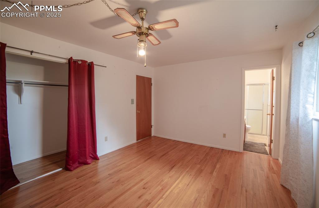 Image 13 of 24: Bedroom