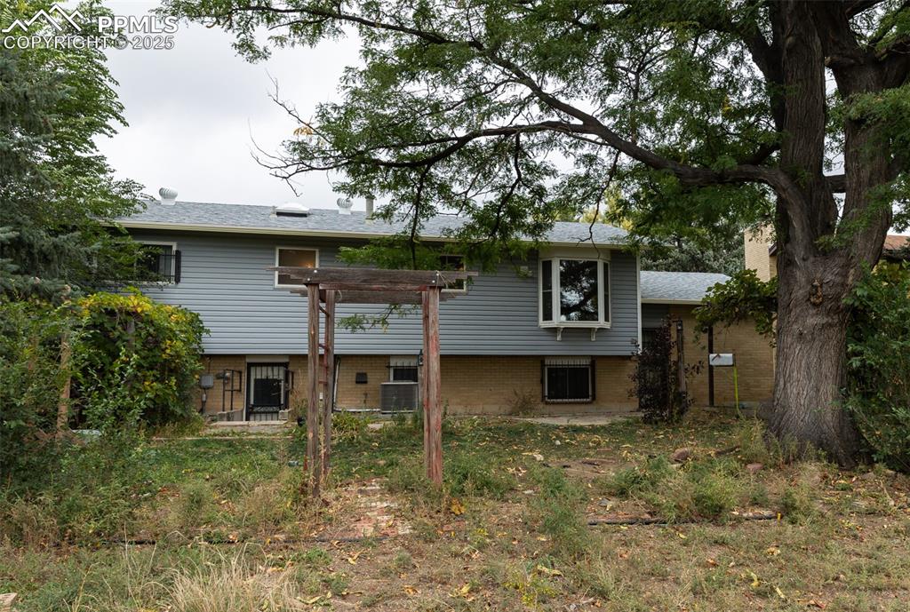 Image 19 of 24: Back of Structure