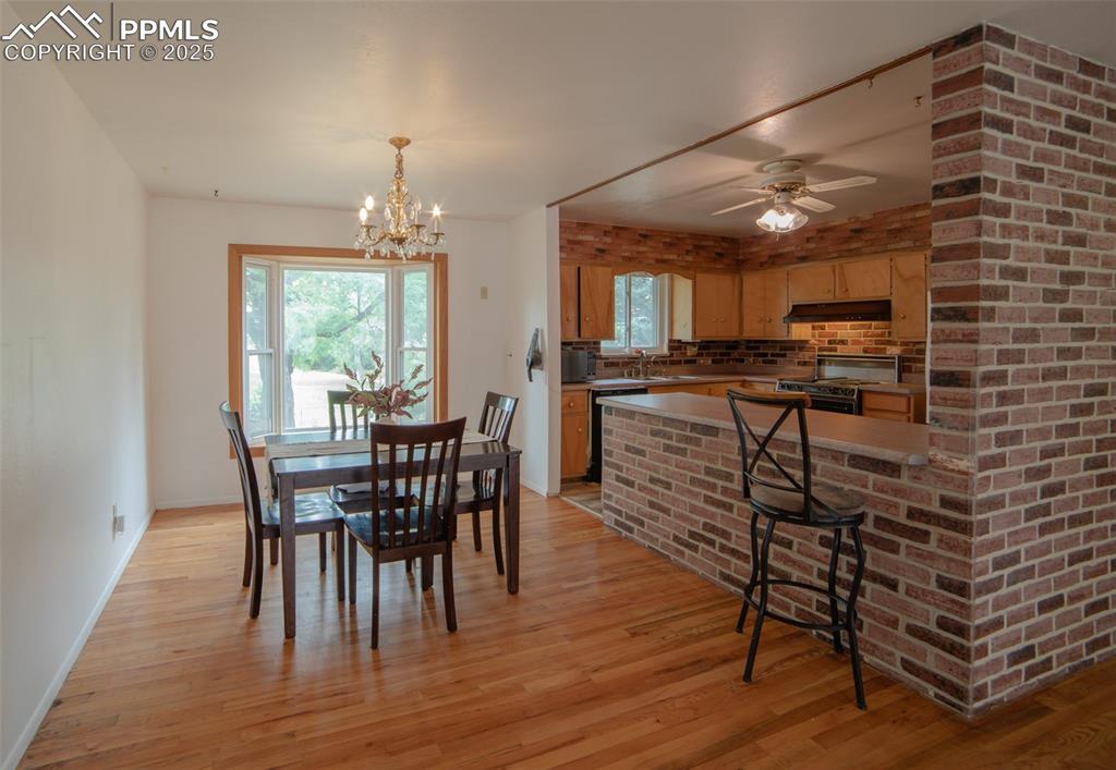 Image 6 of 24: Dining Area