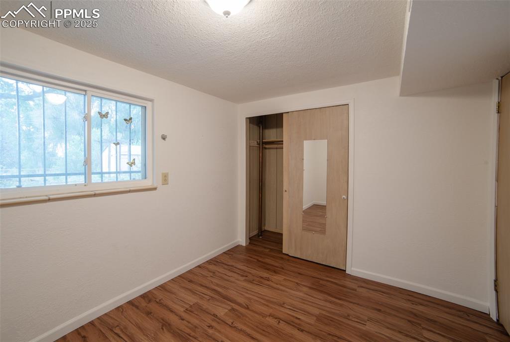 Image 8 of 24: Bedroom