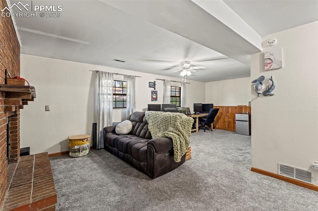 Image 24 of 42: Family Room