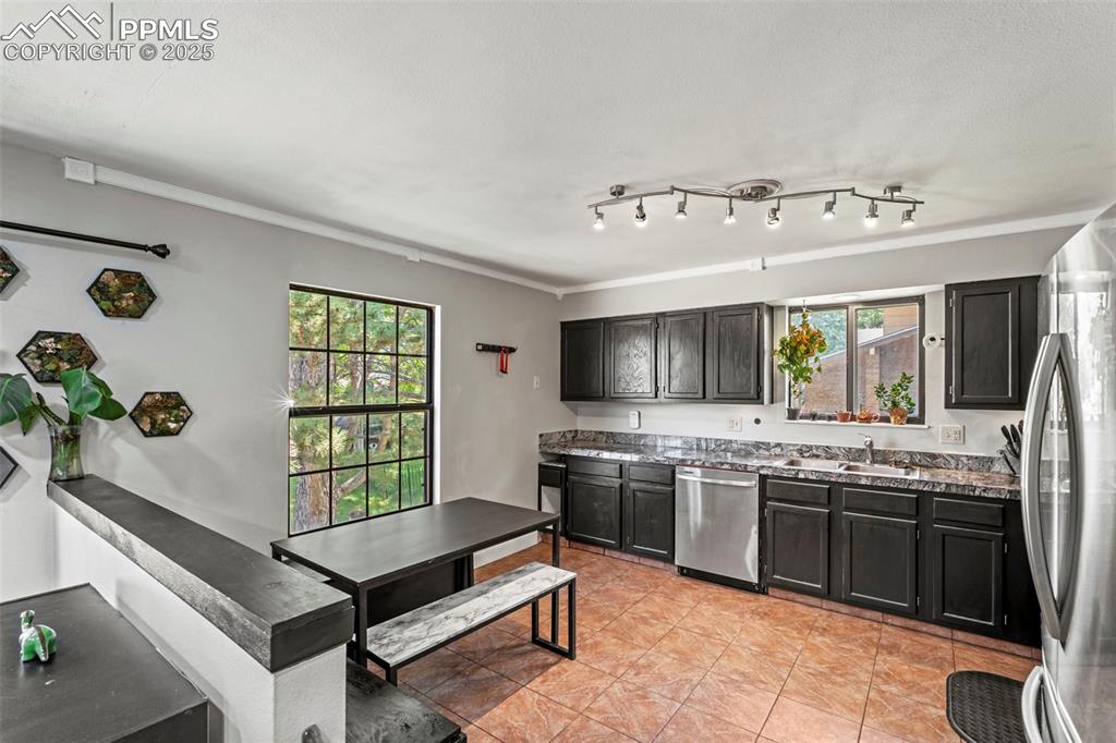 Image 8 of 42: Kitchen