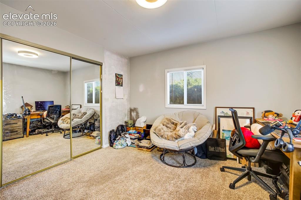 Image 15 of 29: Secondary bedroom