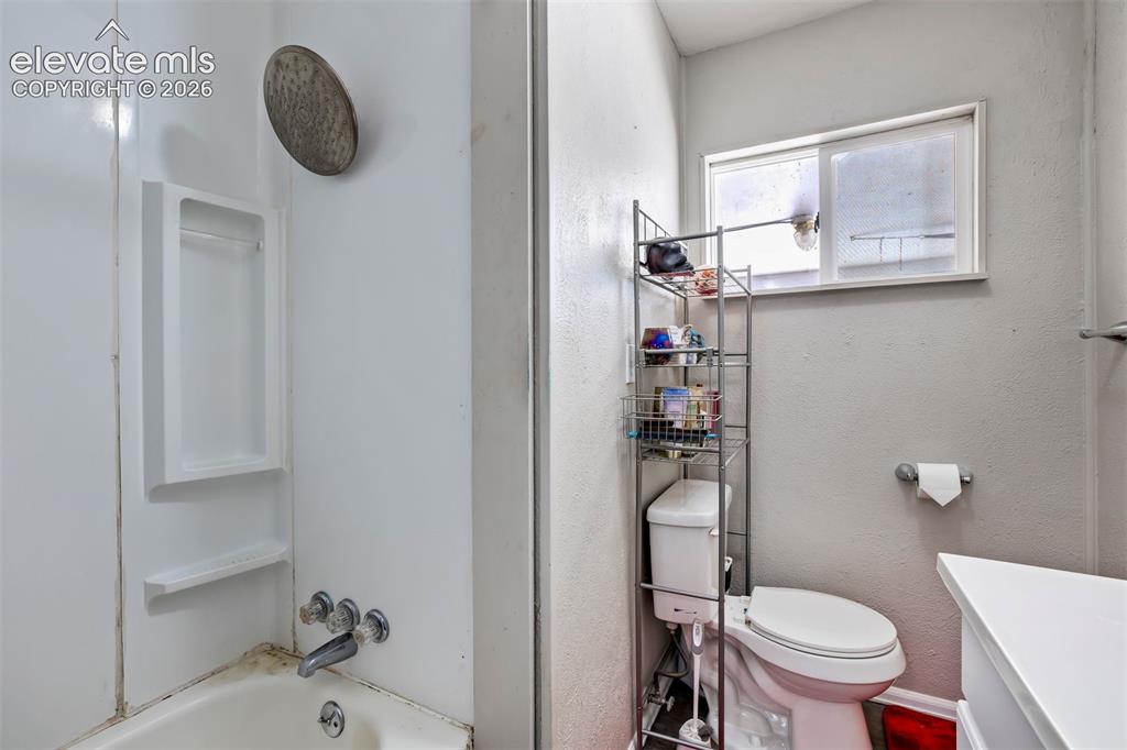 Image 21 of 29: Bathroom