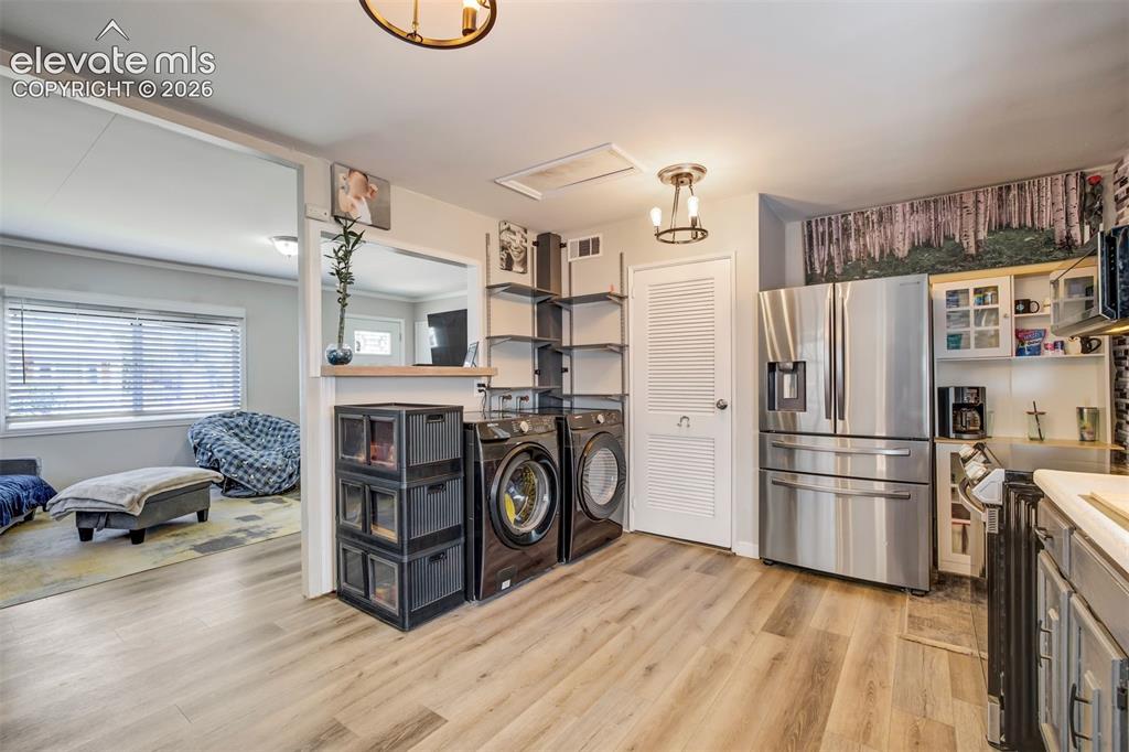 Image 9 of 29: Kitchen 