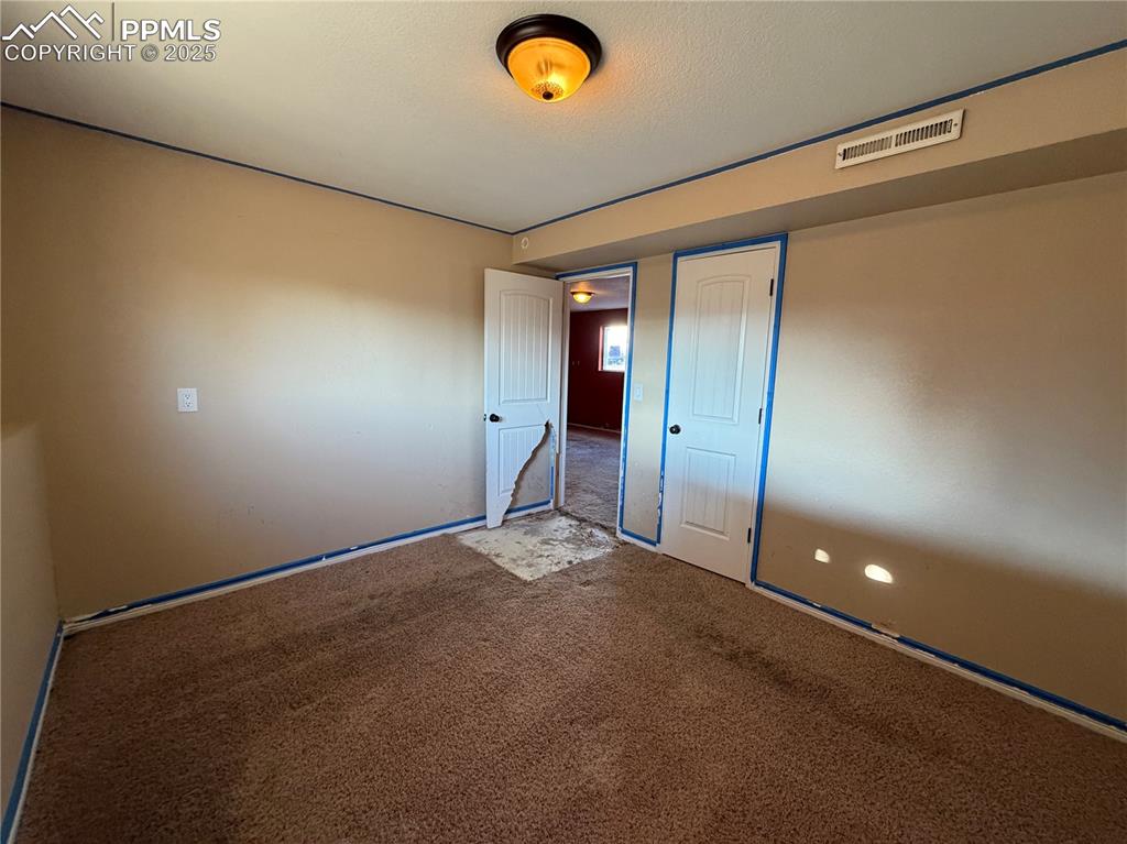 Image 17 of 28: Bedroom