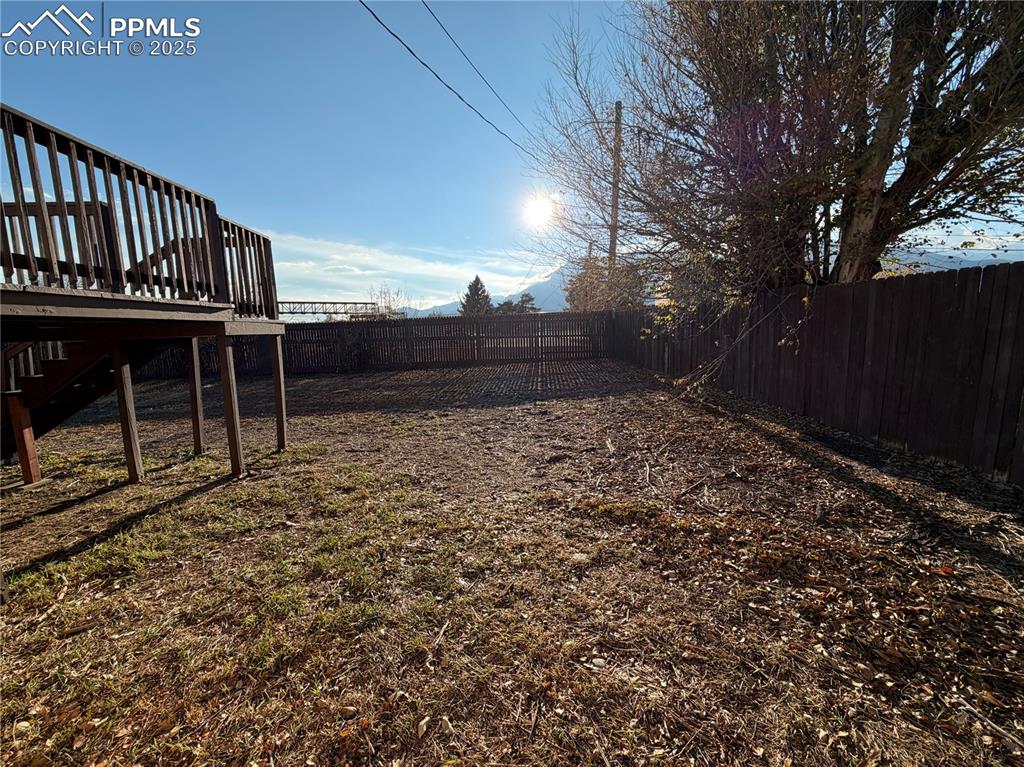 Image 24 of 28: Yard