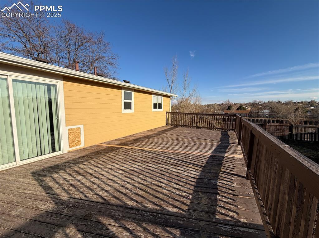 Image 26 of 28: Deck