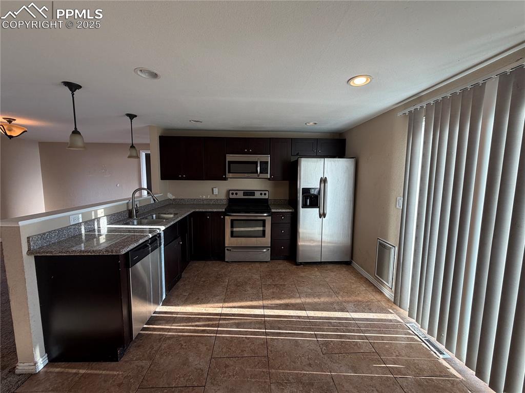 Image 5 of 28: Kitchen