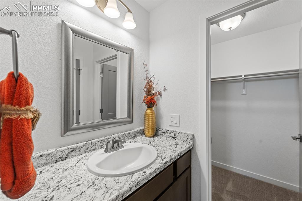 Image 15 of 18: Bathroom