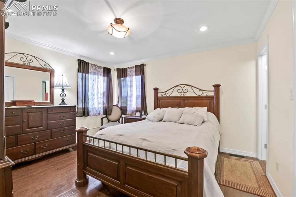 Image 12 of 41: Bedroom