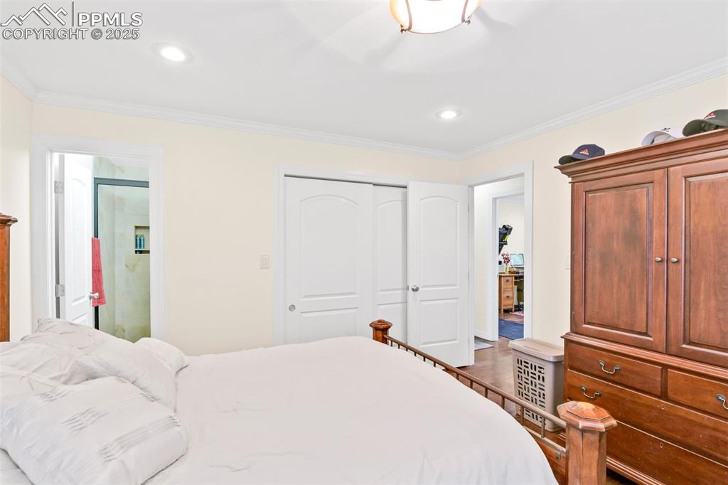 Image 14 of 41: Bedroom